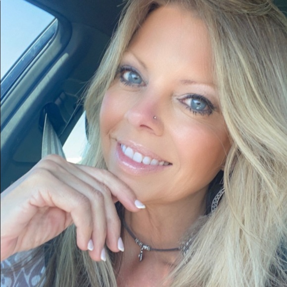 Meet your Posher, Christine! - Picture 1 of 1